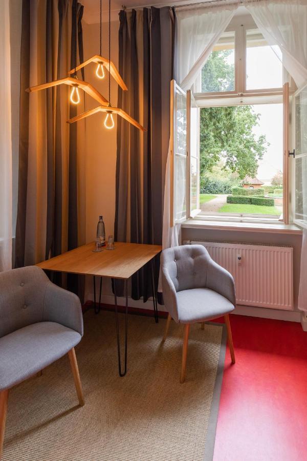 Kavaliershaus Krumke - Gaestehaus Im Schlosspark - Schluesselbox - Kein Tv Otel Dış mekan fotoğraf