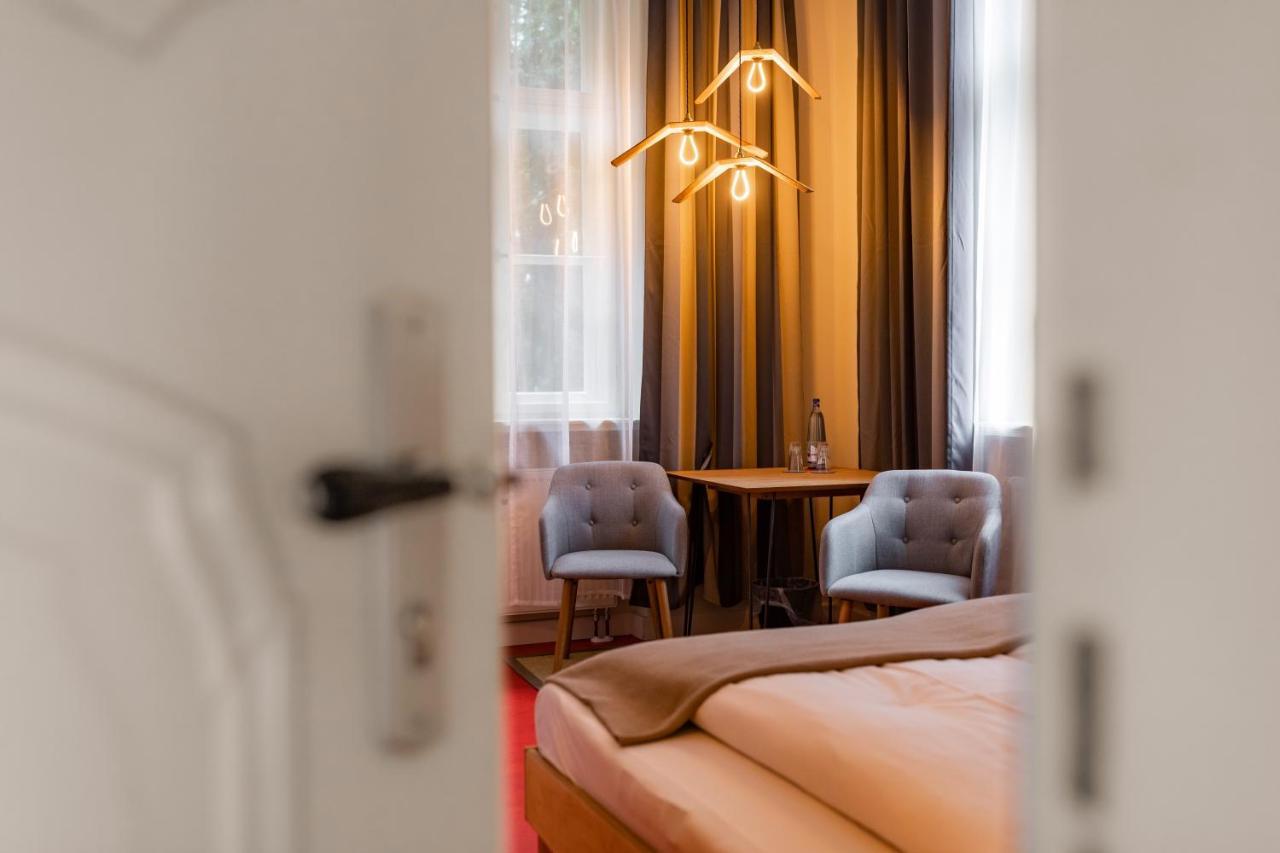 Kavaliershaus Krumke - Gaestehaus Im Schlosspark - Schluesselbox - Kein Tv Otel Dış mekan fotoğraf