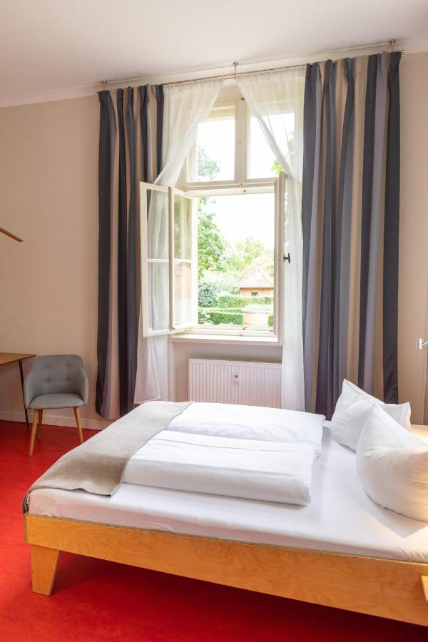 Kavaliershaus Krumke - Gaestehaus Im Schlosspark - Schluesselbox - Kein Tv Otel Dış mekan fotoğraf
