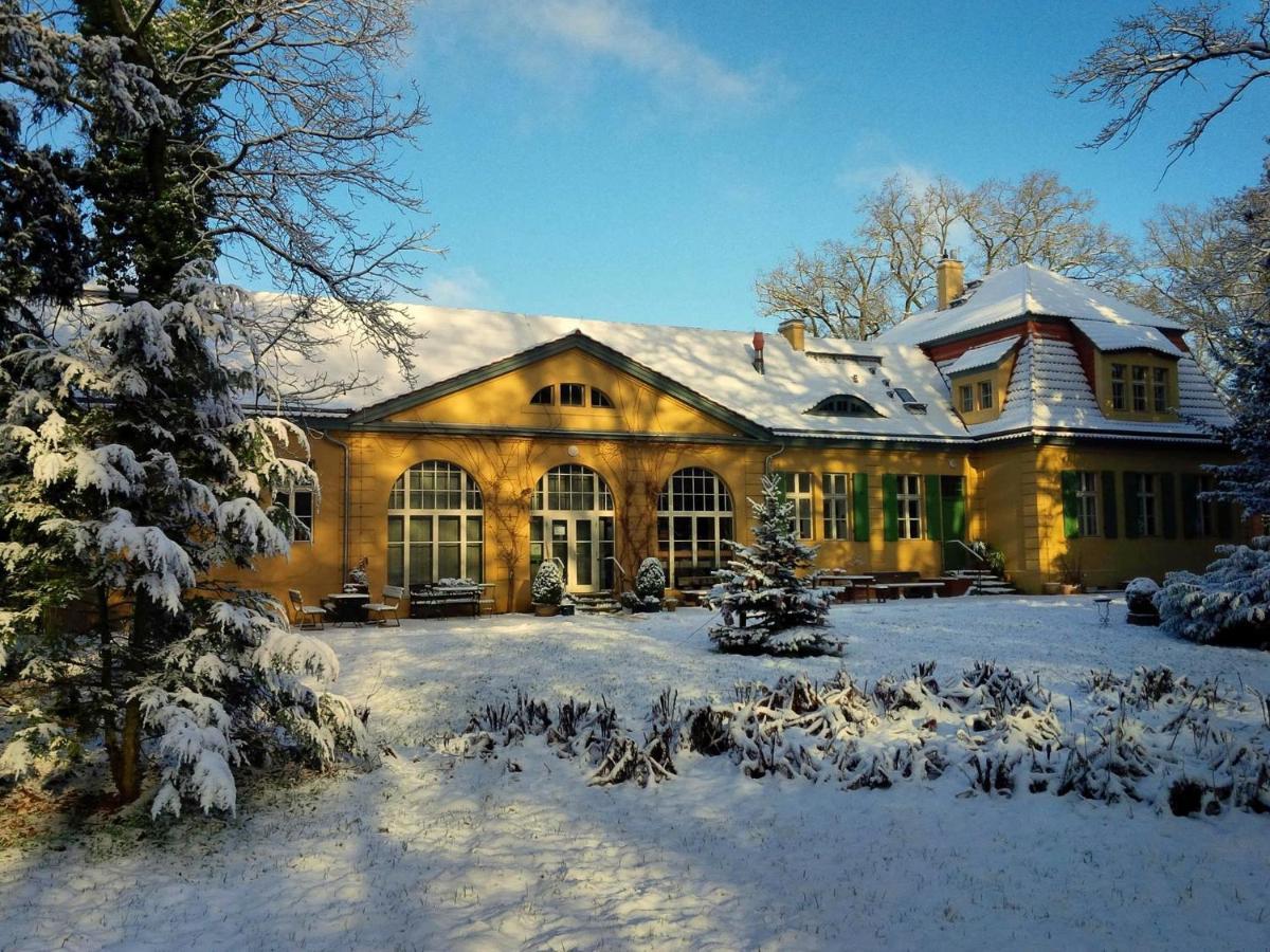 Kavaliershaus Krumke - Gaestehaus Im Schlosspark - Schluesselbox - Kein Tv Otel Dış mekan fotoğraf