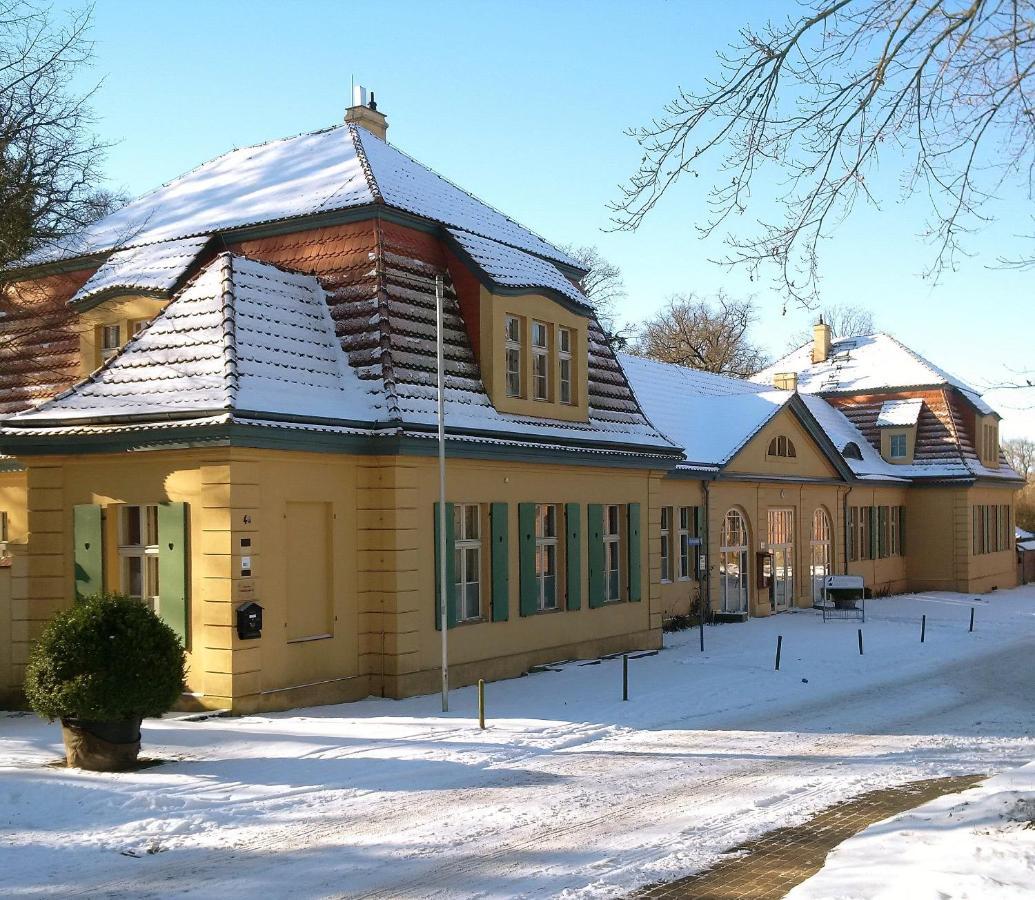 Kavaliershaus Krumke - Gaestehaus Im Schlosspark - Schluesselbox - Kein Tv Otel Dış mekan fotoğraf